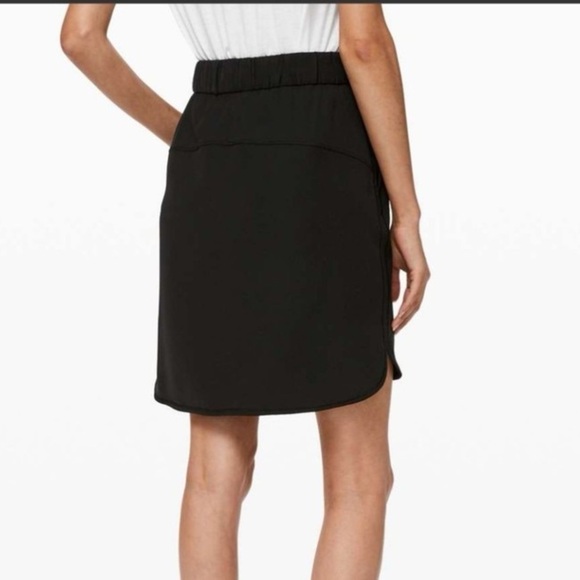 Lululemon On The Fly Skirt 21" Inch Luxtreme In Black Color Womens Size 2 - Picture 2 of 10